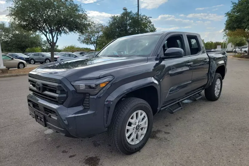 2025 Toyota Tacoma SR5 photo 1