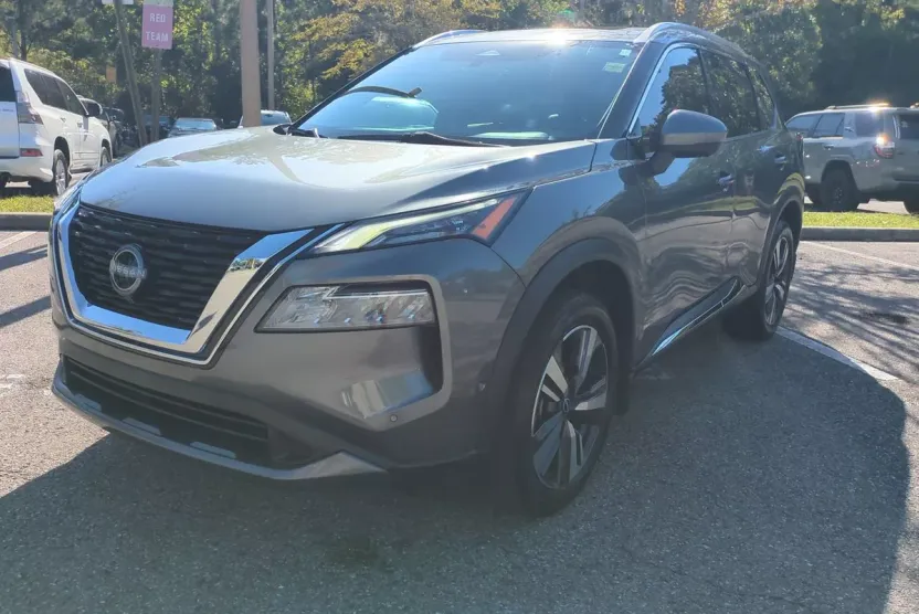 2023 Nissan Rogue SL photo 1