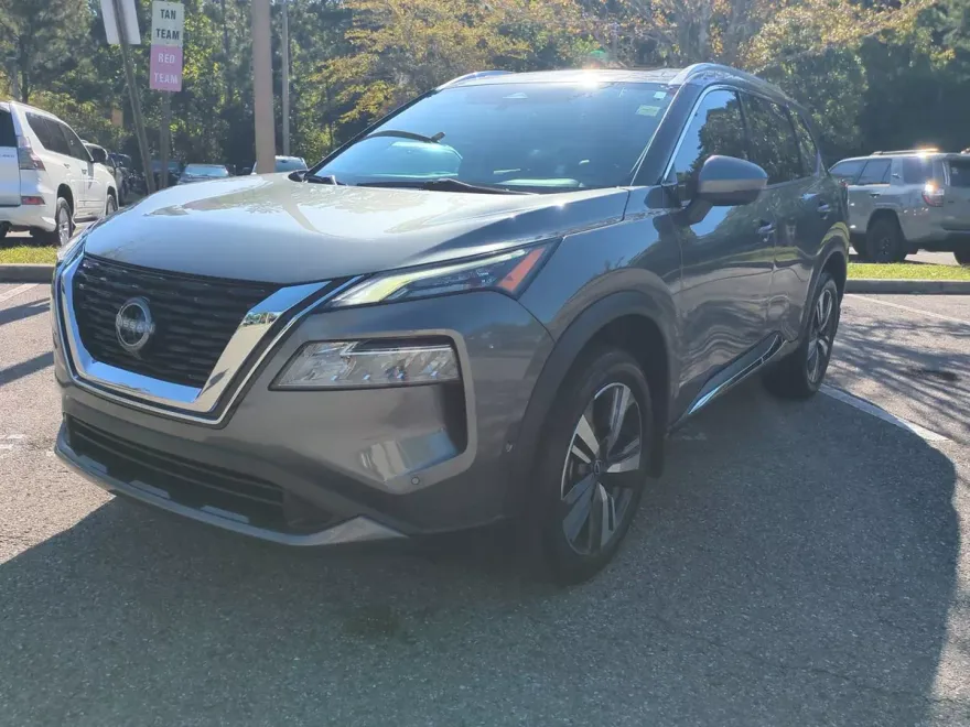 2023 Nissan Rogue SL photo 1