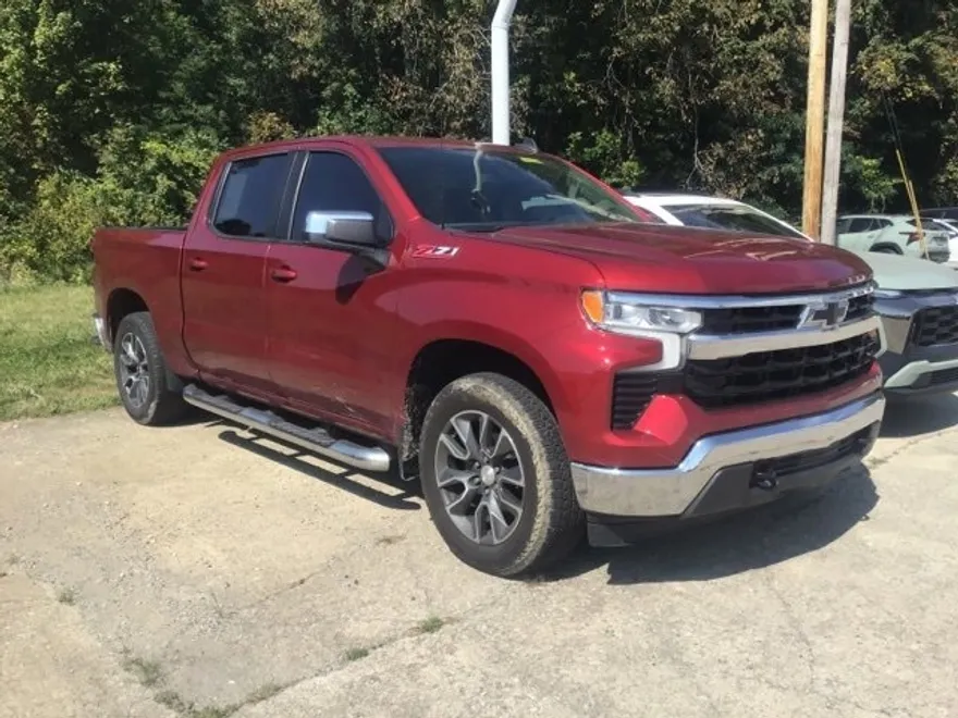 2022 Chevrolet Silverado 1500 LT photo 1