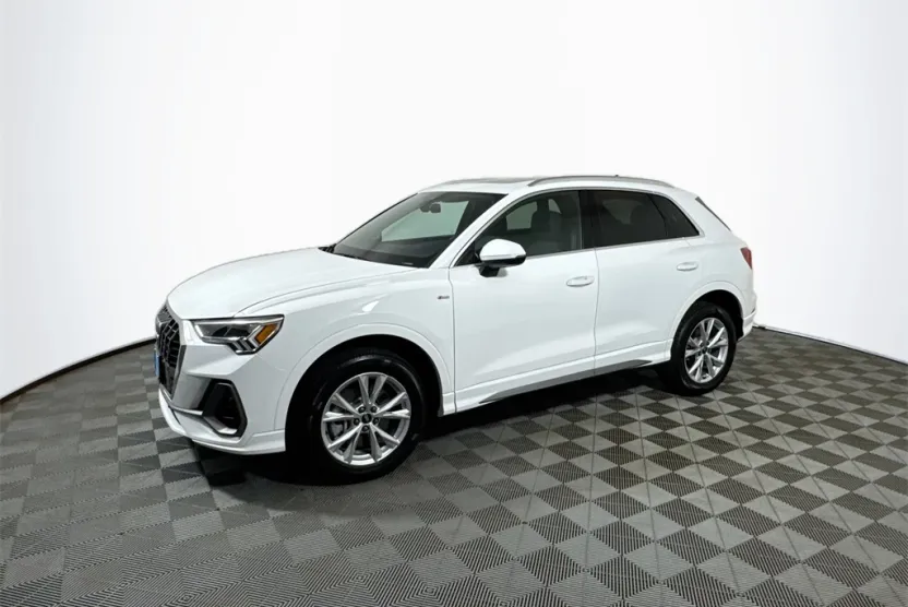 2023 Audi Q3 S line Premium photo 1