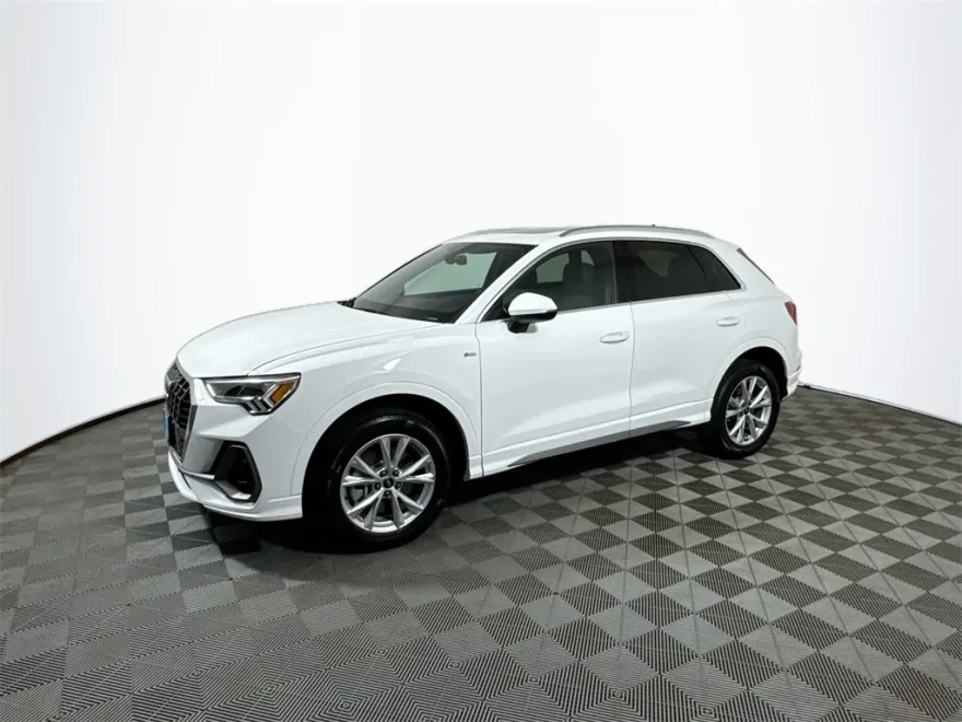 2023 Audi Q3 S line Premium photo 1