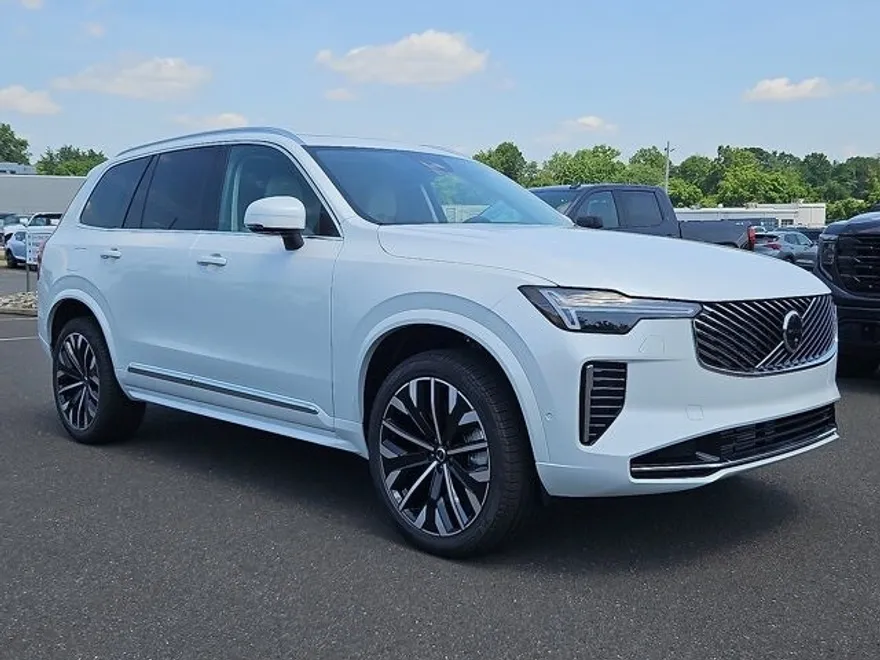 2026 Volvo XC90 T8 AWD photo 1