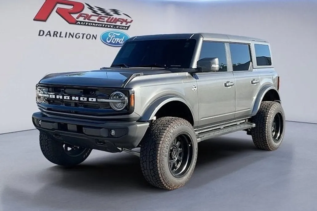 2024 Ford Bronco Outer Banks photo 1
