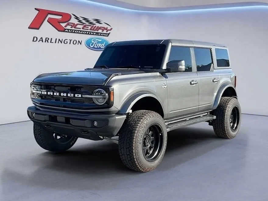 2024 Ford Bronco Outer Banks photo 1