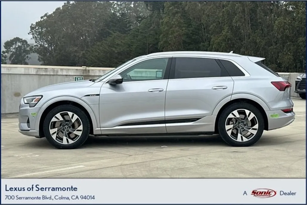 2023 Audi e-tron Premium Plus photo 1