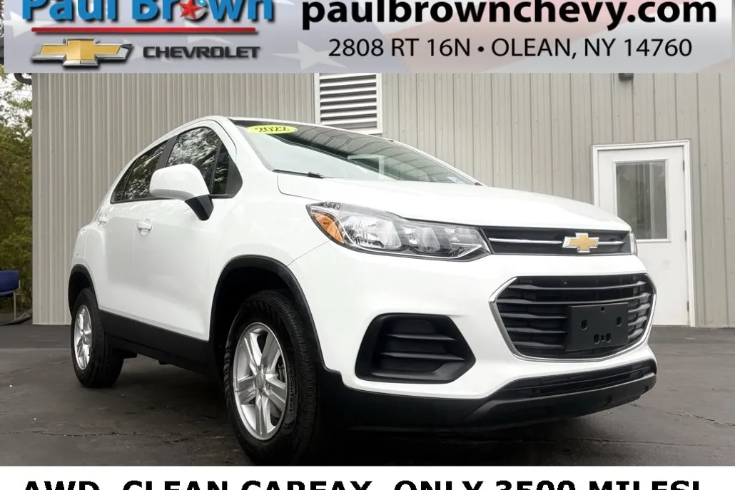 2022 Chevrolet Trax LS photo 1