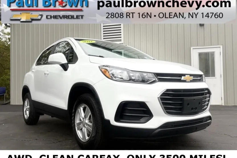 2022 Chevrolet Trax LS photo 1