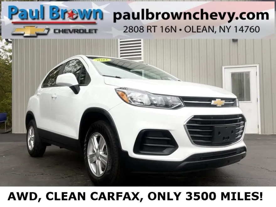 2022 Chevrolet Trax LS photo 1