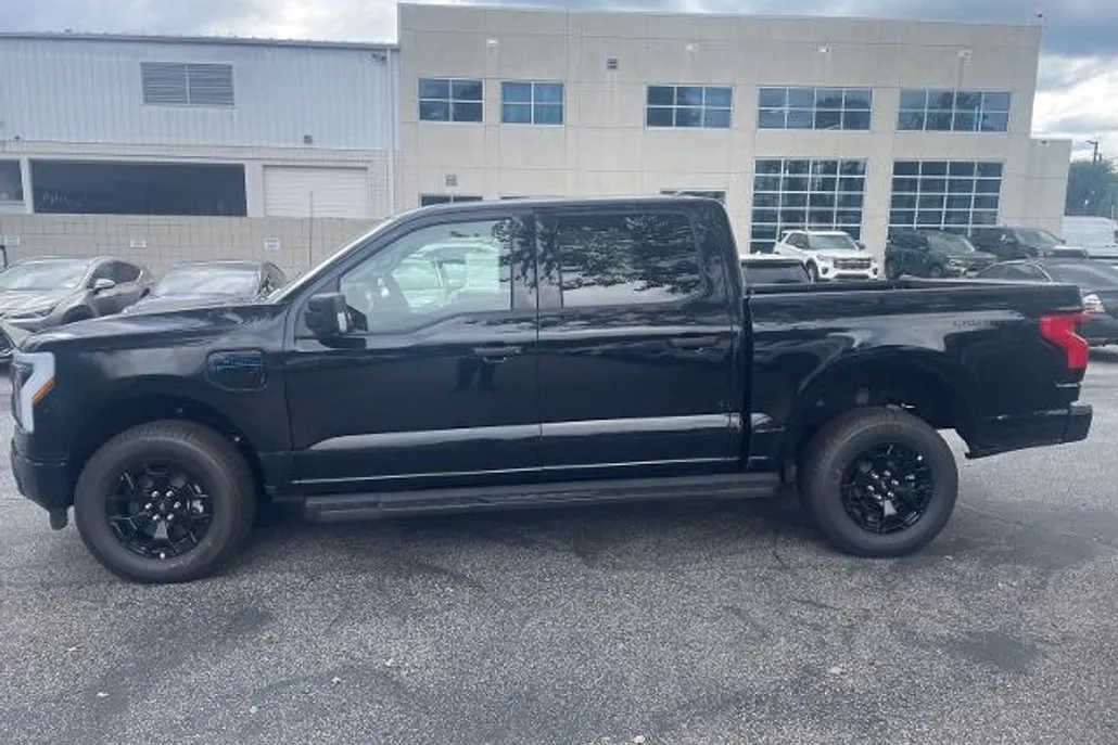 2025 Ford F-150 Lightning XLT photo 1