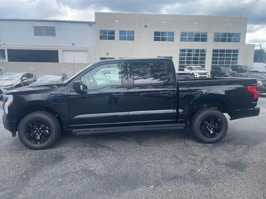 2025 Ford F-150 Lightning XLT photo 1