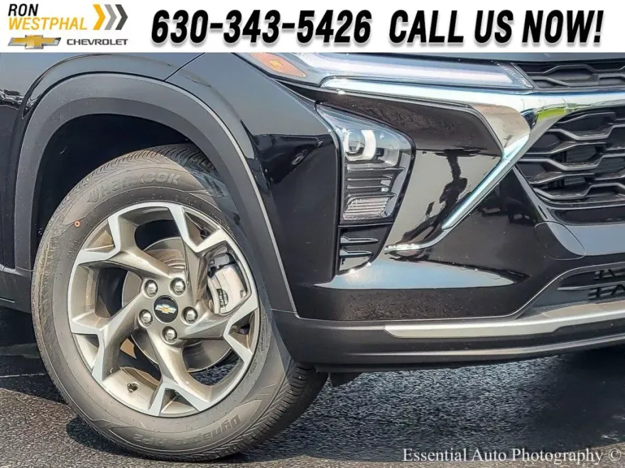 2025 Chevrolet Trax LT photo 1
