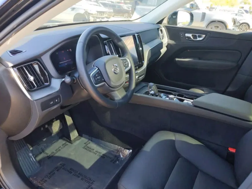 2025 Volvo XC60 Hybrid T8 Core photo 1