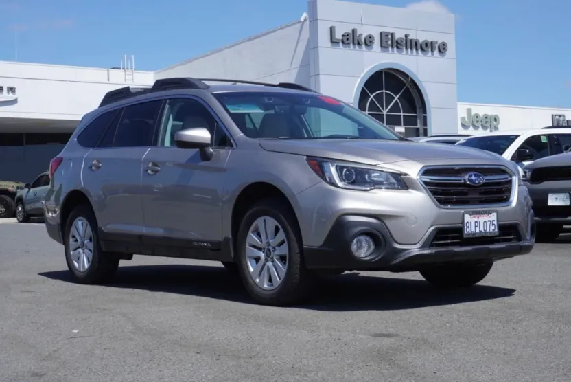 2019 Subaru Outback 2.5i Premium photo 1