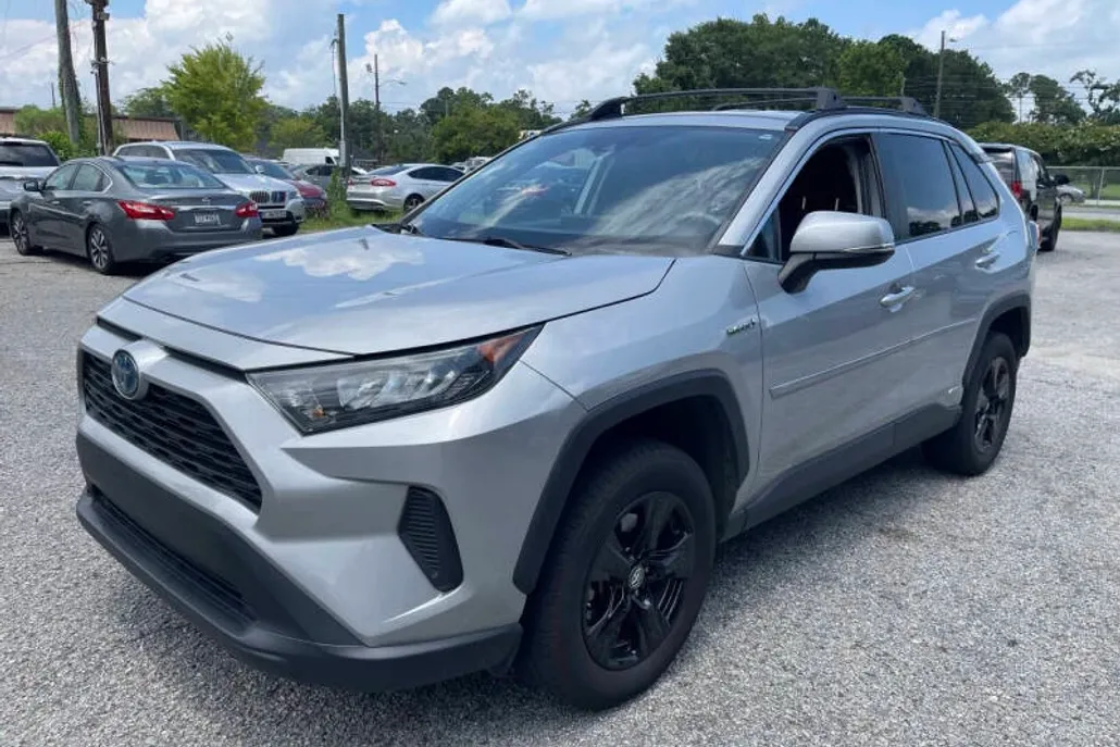 2020 Toyota RAV4 Hybrid LE photo 1