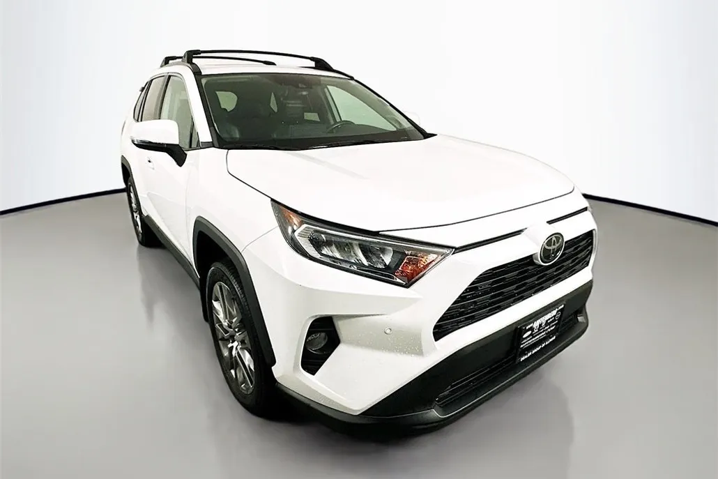 2019 Toyota RAV4 XLE Premium photo 1