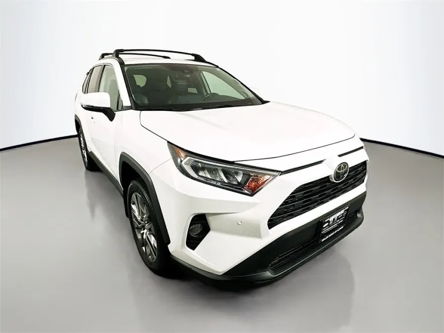 2019 Toyota RAV4 XLE Premium photo 1
