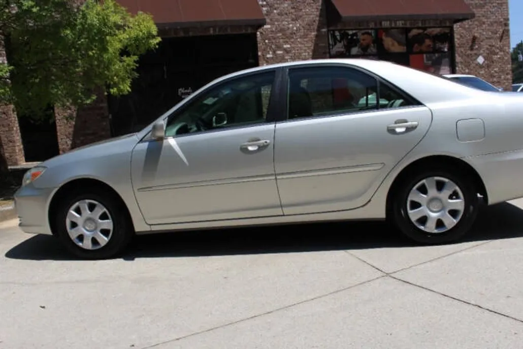 2002 Toyota Camry LE photo 1