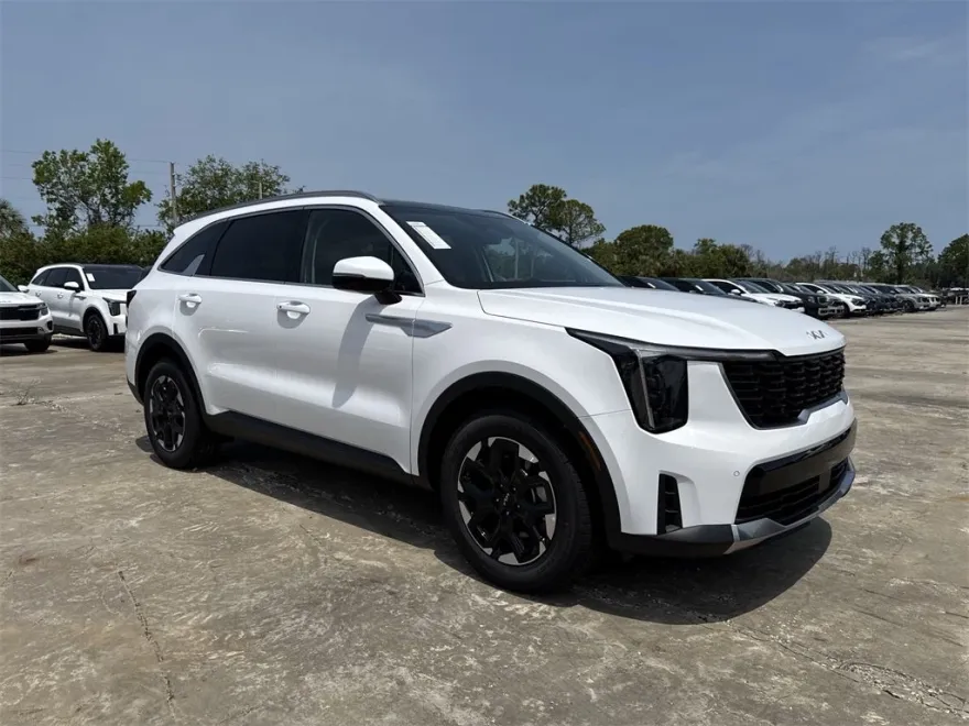 2025 Kia Sorento S photo 2