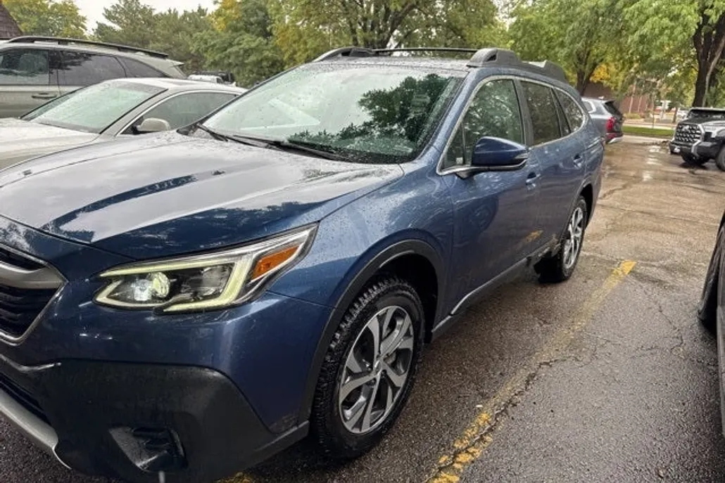 2022 Subaru Outback Limited photo 1
