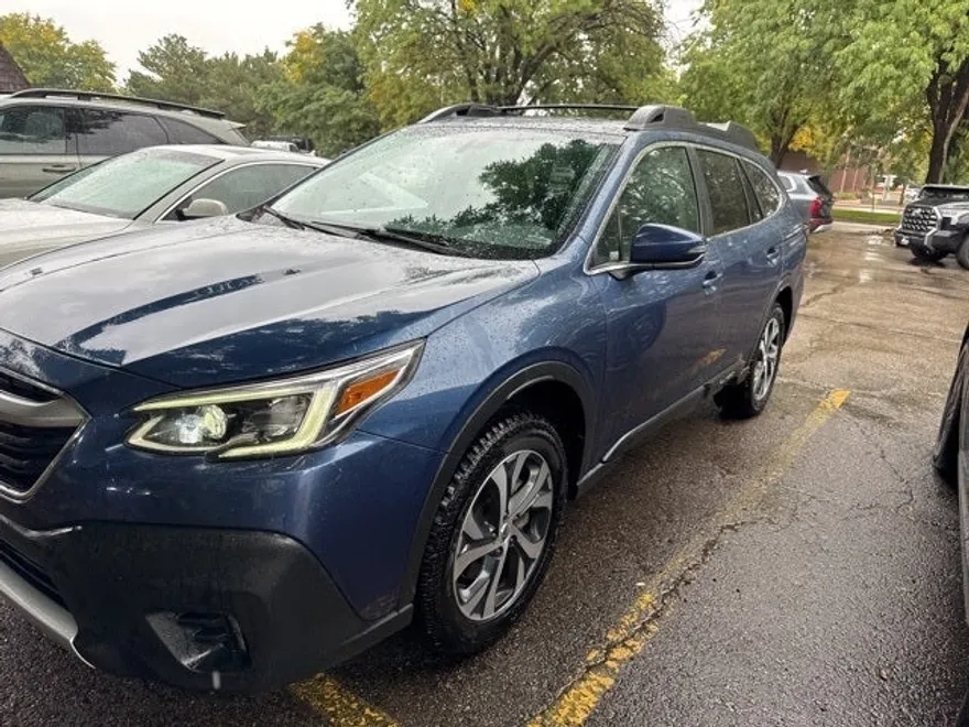 2022 Subaru Outback Limited photo 1