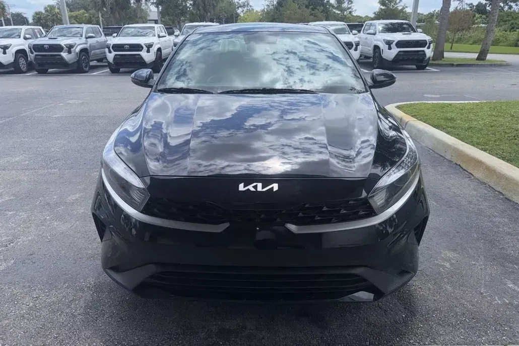 2024 Kia Forte LXS photo 1
