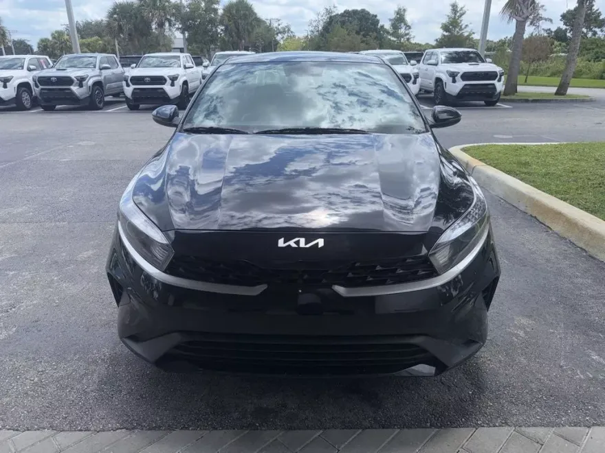 2024 Kia Forte LXS photo 1