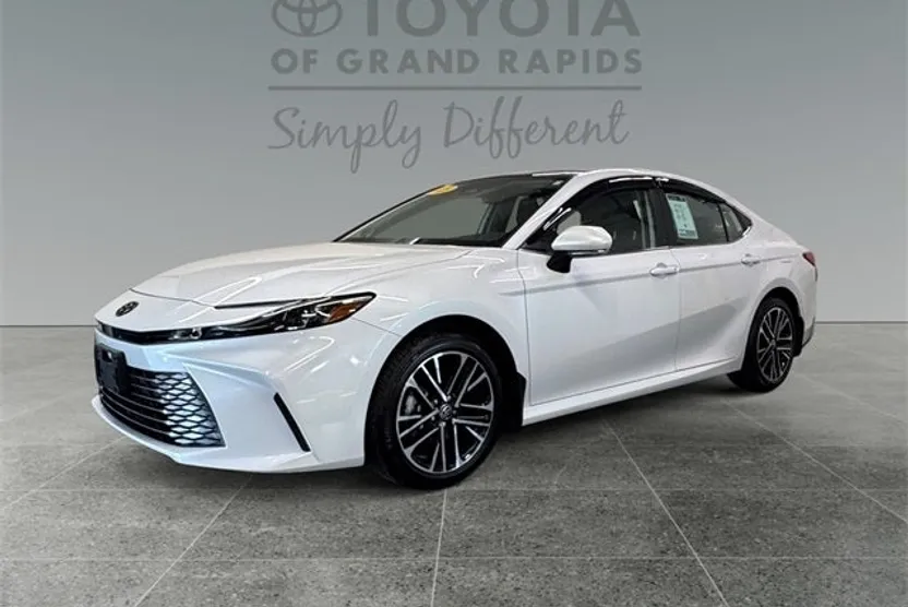 2025 Toyota Camry XLE photo 1