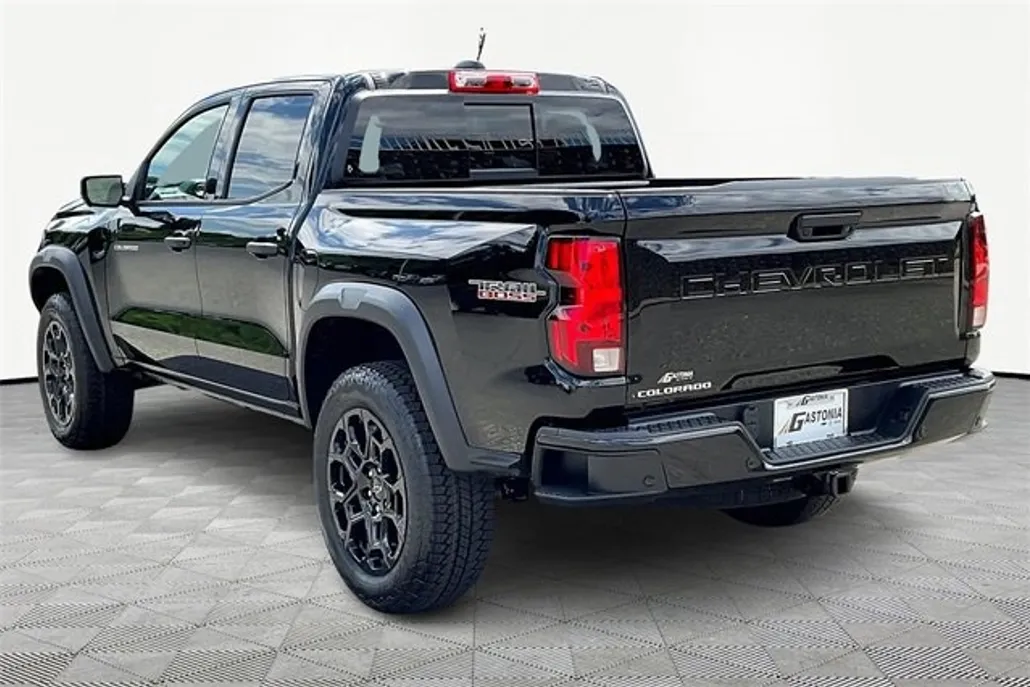 2026 Chevrolet Colorado Trail Boss photo 1