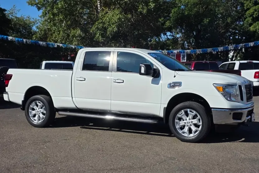 2019 Nissan Titan SV photo 1