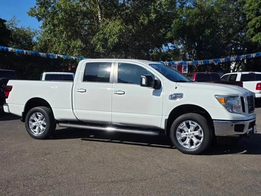 2019 Nissan Titan SV photo 1