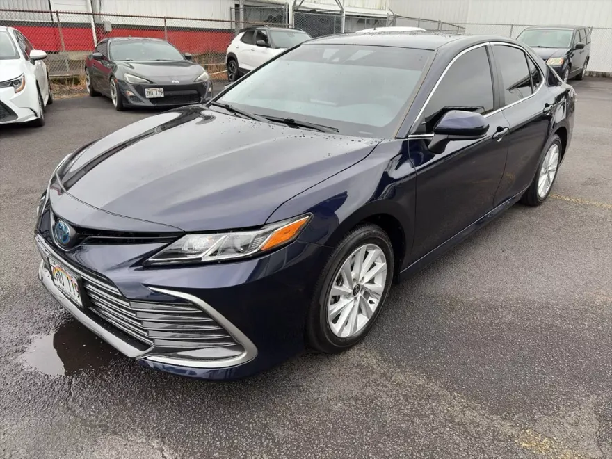 2022 Toyota Camry Hybrid LE photo 1