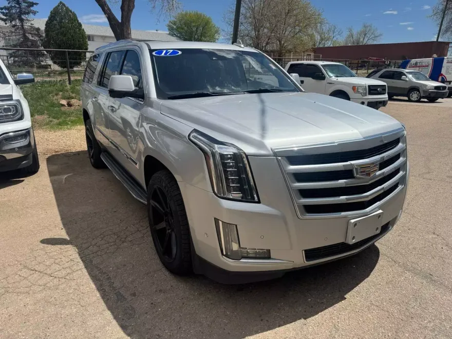 2017 Cadillac Escalade ESV Luxury photo 1