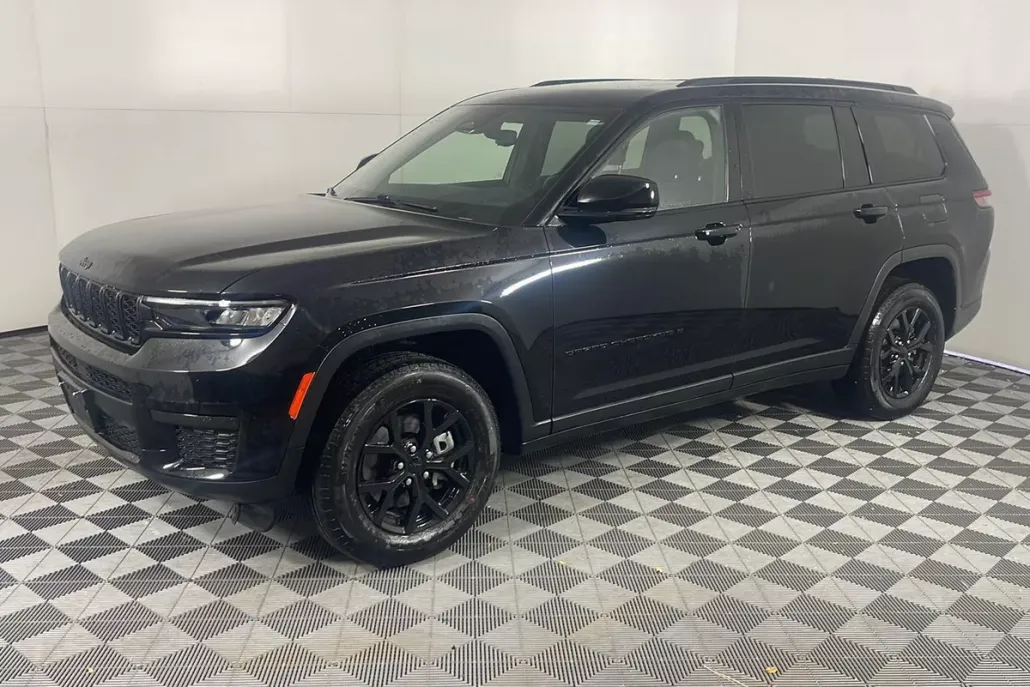 2022 Jeep Grand Cherokee Altitude photo 1