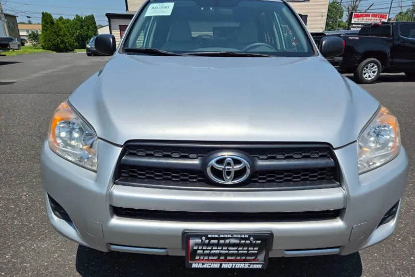 2010 Toyota RAV4 Base photo 1
