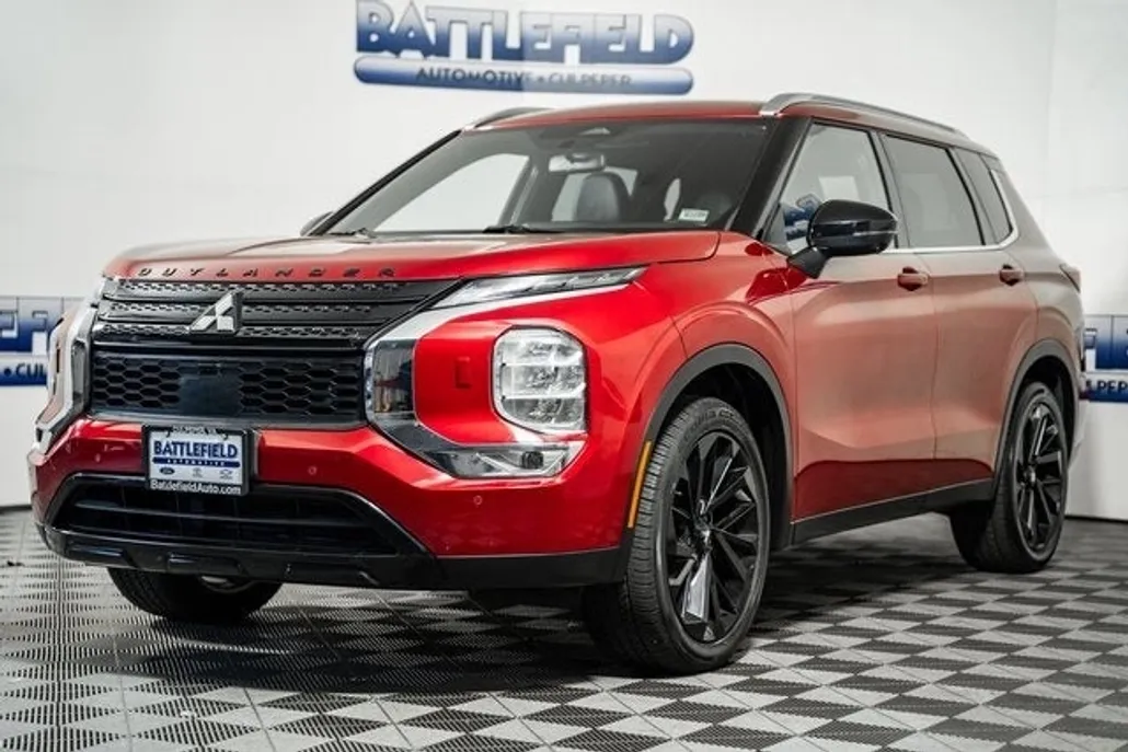 2023 Mitsubishi Outlander SE Black Edition photo 1
