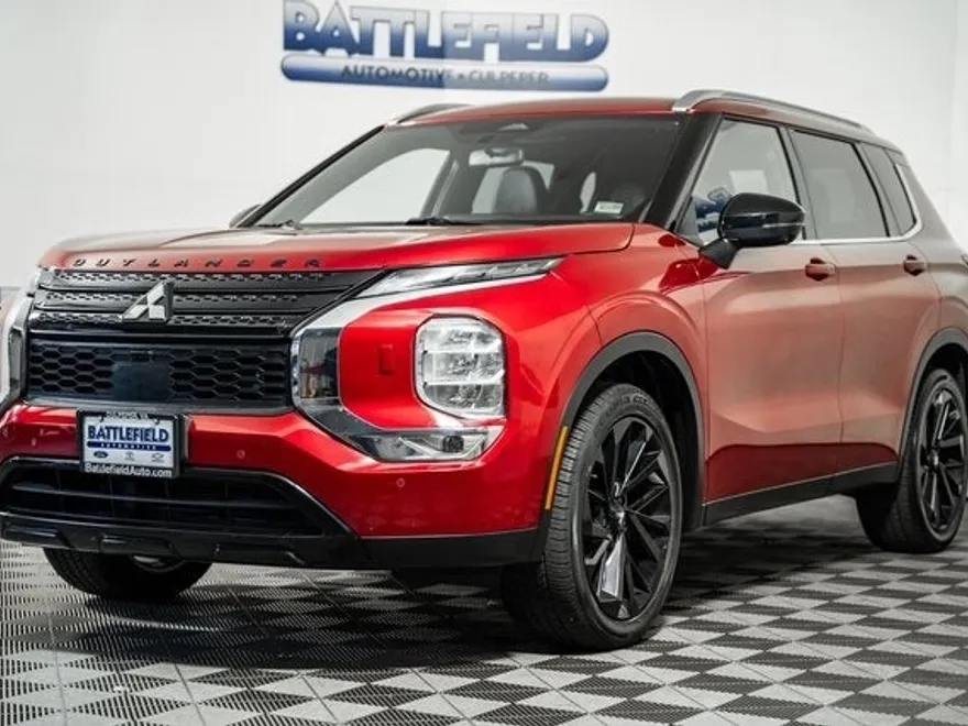 2023 Mitsubishi Outlander SE Black Edition photo 1