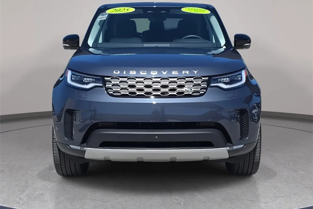 2025 Land Rover Discovery S photo 1