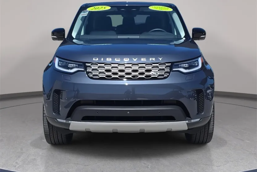 2025 Land Rover Discovery S photo 1