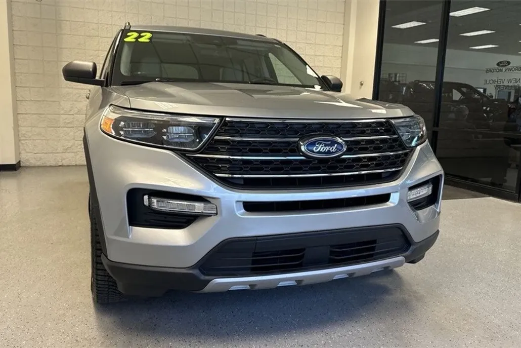 2022 Ford Explorer XLT photo 1