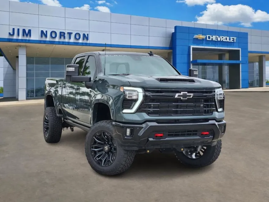 2025 Chevrolet Silverado 2500HD LTZ photo 1