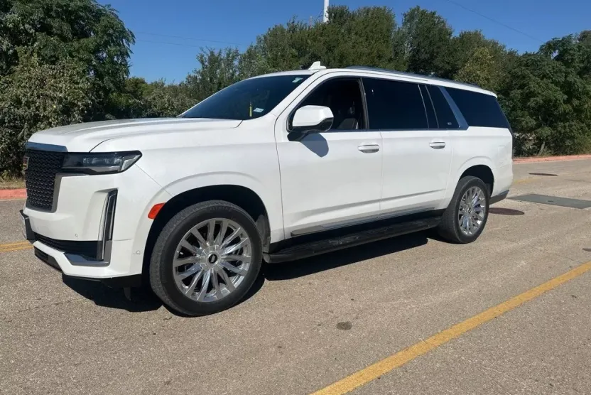 2023 Cadillac Escalade ESV Premium Luxury photo 1