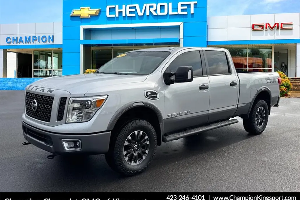 2019 Nissan Titan PRO-4X Crew Cab photo 1