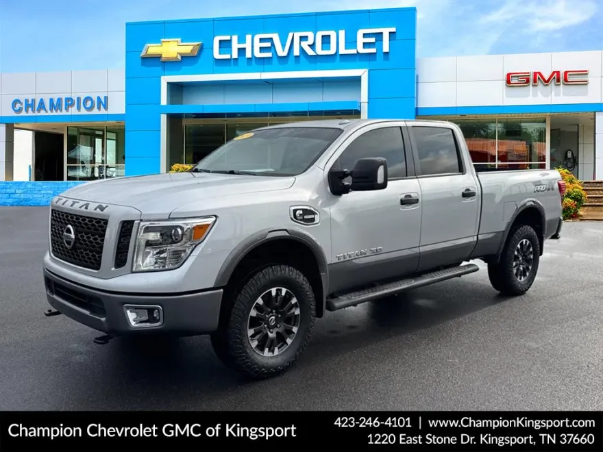 2019 Nissan Titan PRO-4X Crew Cab photo 1