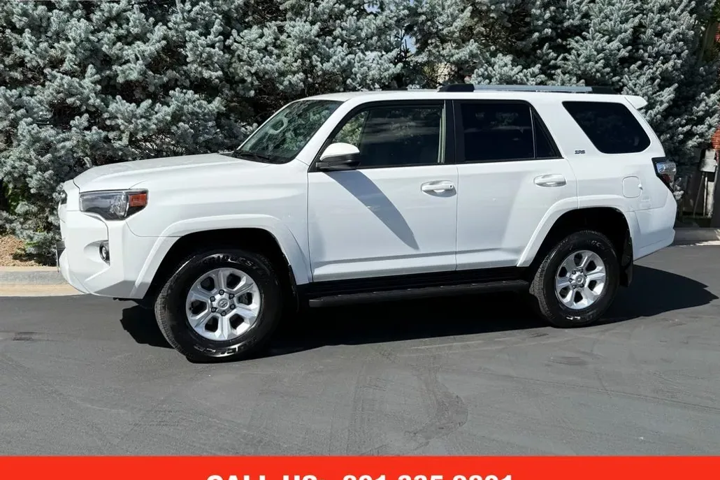 2024 Toyota 4Runner SR5 photo 1