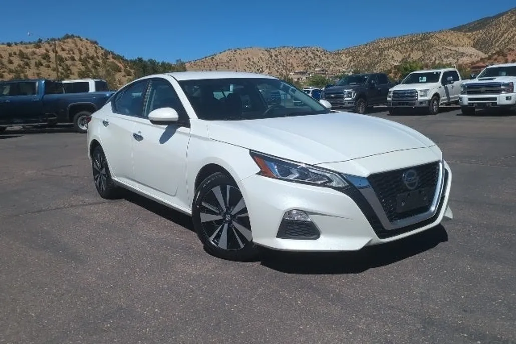 2022 Nissan Altima 2.5 SV photo 1