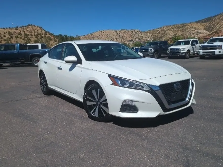 2022 Nissan Altima 2.5 SV photo 1
