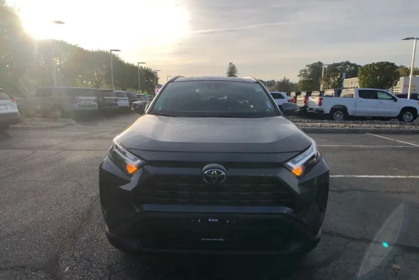2025 Toyota RAV4 XLE photo 1