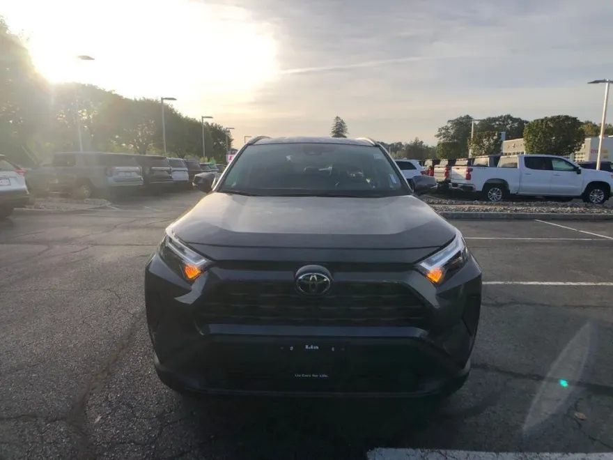 2025 Toyota RAV4 XLE photo 1