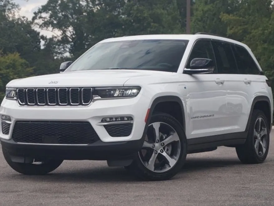2023 Jeep Cherokee 4xe photo 1